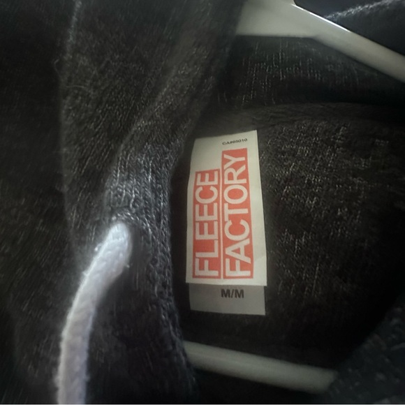 Nice sweater hoodie with pockets - Picture 2 of 5